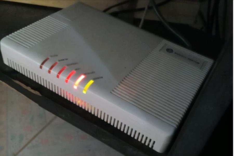 无线光信号红灯闪烁（无线光信号红灯一直闪怎么解决）