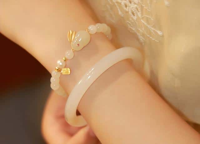 女生佩戴和田玉好吗（女生佩戴和田玉的禁忌）