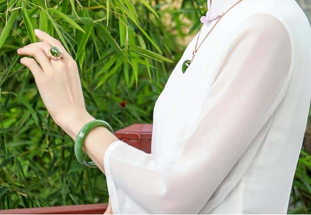 女生佩戴和田玉好吗（女生佩戴和田玉的禁忌）