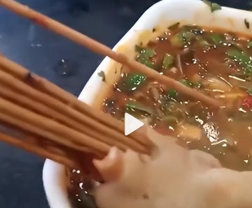 ​一个鸡爪插14根签子?商家回应(网友评论：这只鸡这是犯了天条么)