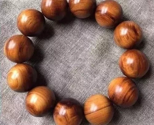 几十块钱的崖柏手串是真的吗(冒充崖柏的是什么木)