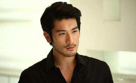 高以翔水晶棺运回台北 粉丝守护高以翔最后一晚