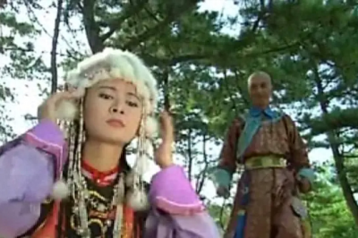 ​塞娅公主张恒罕见秀恩爱，老公长相酷似郑伊健，一家四口幸福美满