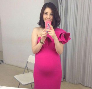 ​沙溢晒胡可大肚照疑为生女儿拼三胎 揭娱圈儿女双全的明星家庭