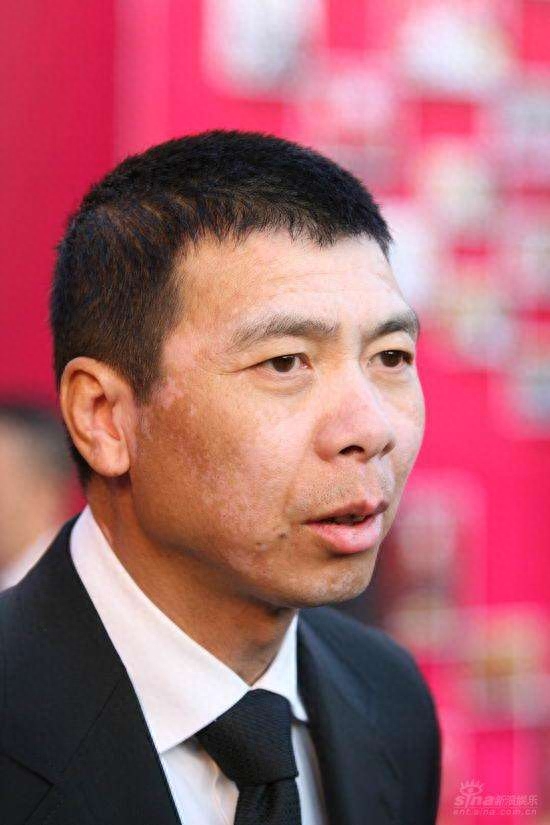 冯小刚的两婚两妻：前妻张娣至今未婚，现任徐帆至今不生育