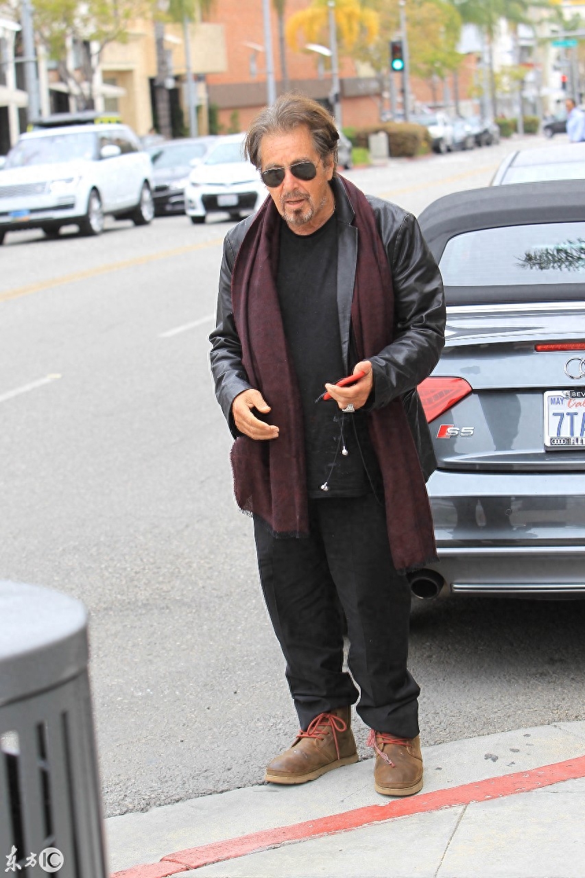 男人的圣经《教父》里冷酷英俊的麦克柯里昂，他这些年经历了什么