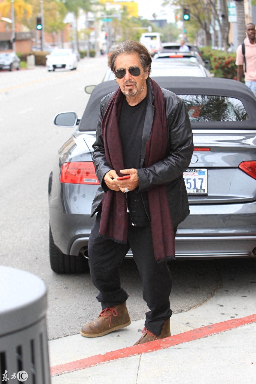 男人的圣经《教父》里冷酷英俊的麦克柯里昂，他这些年经历了什么