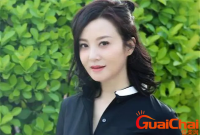 ​她被叫为圈内“最优雅”女星-不结婚也不生子如今50岁长这样