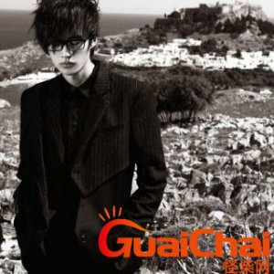 ​灰色头像歌词表达的含义 许嵩灰色头像歌词