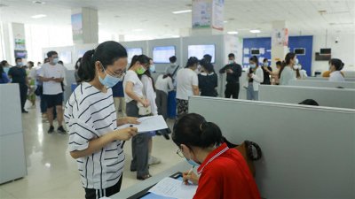 ​襄阳举办专场招聘会 助力女大学生就业