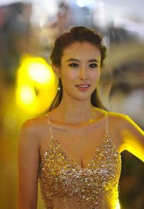 ​《女总裁的超级高手》名震世界的传奇王者化身美女总裁的贴身保镖