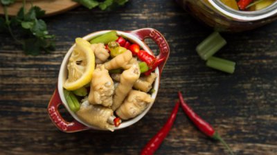 ​酸辣凤爪怎么做？