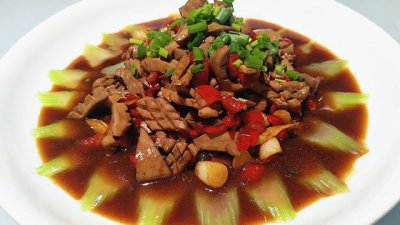 ​腰花怎么做？这么做，没有腥味而且造型还很好看，加点西芹片味道棒棒的