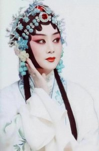 ​李胜素简历个人资料简介（李胜素京剧经典唱段有哪些）