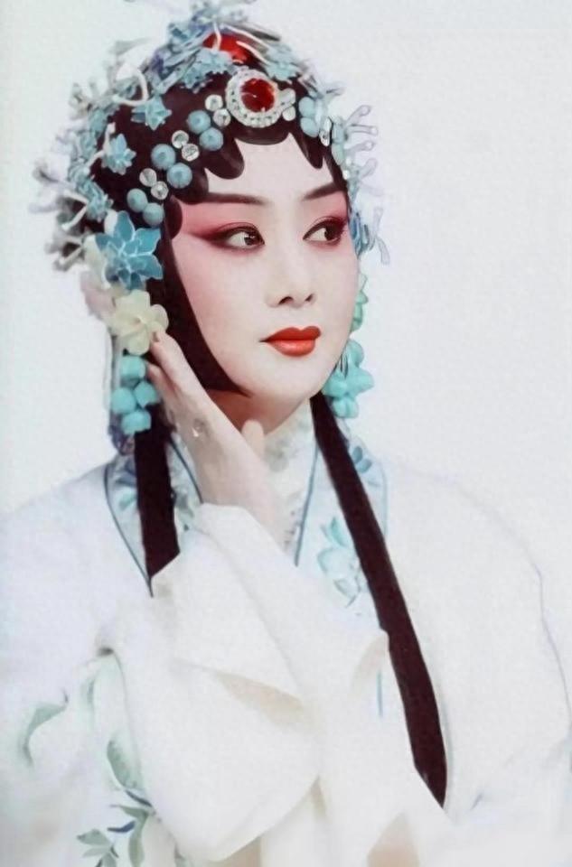 李胜素简历个人资料简介（李胜素京剧经典唱段有哪些）-