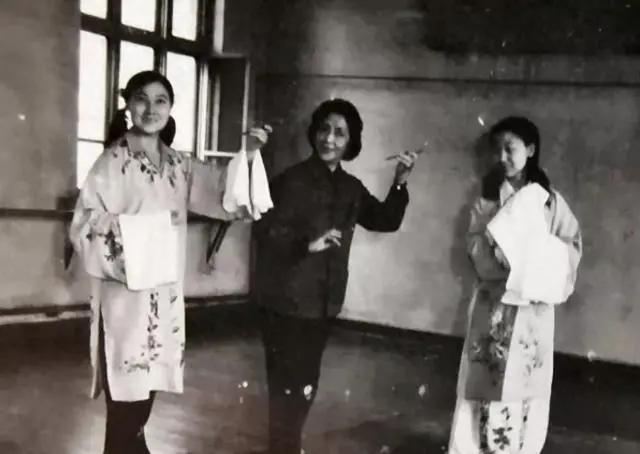 李胜素简历个人资料简介（李胜素京剧经典唱段有哪些）-