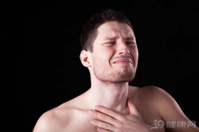 ​食道癌早期是什么症状（早期食管癌的症状，主要表现为“三感一痛”，给大家敲