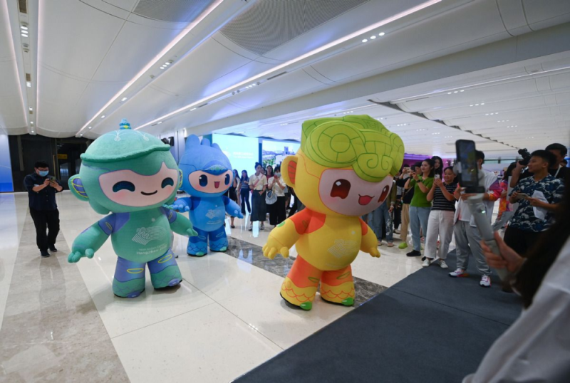 1.每天发朋友圈。如果有人偷偷浏览了你的朋友圈，你会想知道这些人都是谁吗？我们每天都会在朋友圈分享生活照片和视频，当你看到最熟悉的名字时，也许是有人在关注你。2.如何查看朋友圈访客记录。在支付