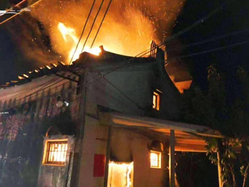 大美丽(小工人情迷“大美丽”)