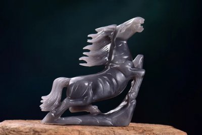 ​墨玉是什么玉？墨玉——和田玉里的黑色诱惑