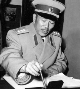 ​志愿军入朝第五次战役失利，彭德怀感叹:不听邓华言，吃亏在眼前