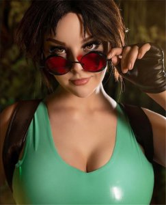 ​网红Helly Valentine扮演的古墓丽影劳拉 真的很像