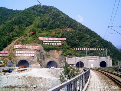 全球最长双洞公路隧道：中国秦岭终南山隧道