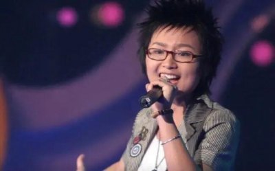 ​周笔畅结婚了吗？(父母疯狂催婚却仍单身未婚，一人独居18年)