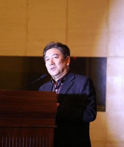 ​55岁水均益近照，一婚女儿漂亮有才，二婚龙凤胎儿女帅气可爱！