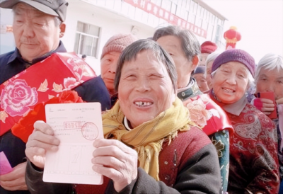 ​农保和社保都交了咋办（以前在老家交农保，现在上班交社保，退休时该怎么处理