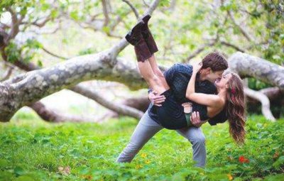 ​怎么表白不尴尬的方式（向女生怎么表白不尴尬 缓解尴尬表白方式有哪些）