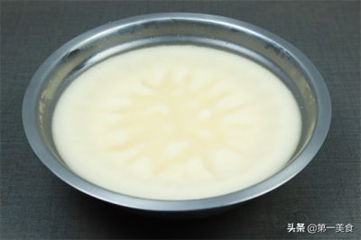 ​猪板油的正确炼制方法 厨师长教你如何熬猪油，熬前做这一步，猪油细腻雪白，香