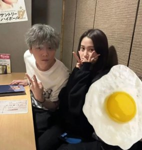 ​鹿晗和关晓彤分手了吗(鹿晗关晓彤最新合影曝光，找到了屡传分手的原因)