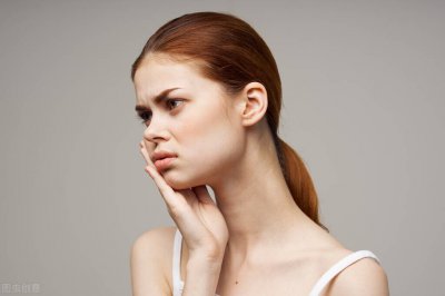 ​牙齿黄 牙齿发黄是什么原因导致的？牙齿变色，问题多出在4方面