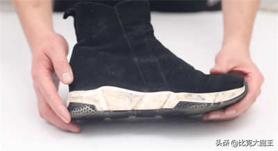​怎么刷鞋干净 小窍门 一个简单方法，鞋边污渍一擦就掉