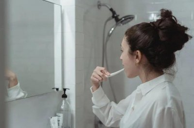 ​拔完牙能吃什么食物（拔牙后还能吃东西吗？可以吃什么？）