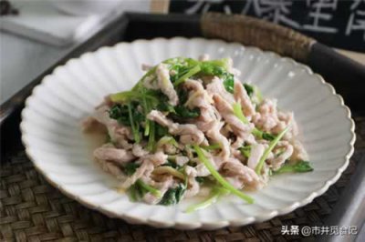 ​香菜和什么一起炒 香菜和它搭配炒，全家都说真好吃，下班5分钟搞定，完美下饭