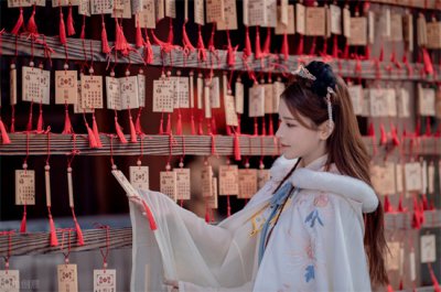 ​描写自然风光的诗句有哪些（100句描写自然景色的古诗）