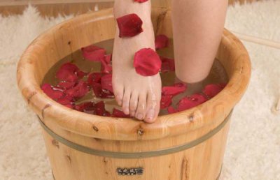 ​用醋泡脚的好处与作用（醋泡脚可以天天泡吗 醋泡脚可以反复用吗）