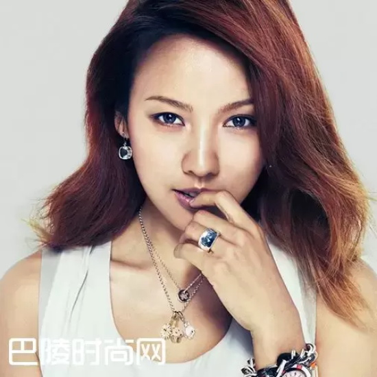 李孝利变性人吗（李孝利变性是谣言婚后与老公半隐居）