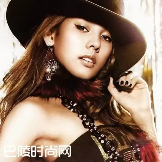 李孝利变性人吗（李孝利变性是谣言婚后与老公半隐居）