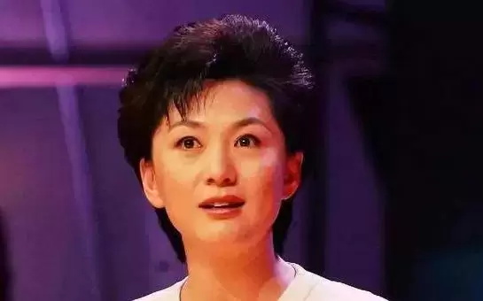 海霞第一任丈夫是谁？现任老公又是谁