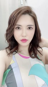 ​深受英伦文化熏陶的冲田杏梨写真分享，美得如此大气磅礴!