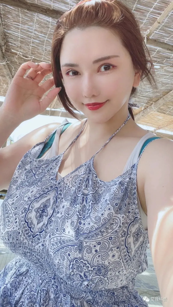 深受英伦文化熏陶的冲田杏梨写真分享，美得如此大气磅礴!