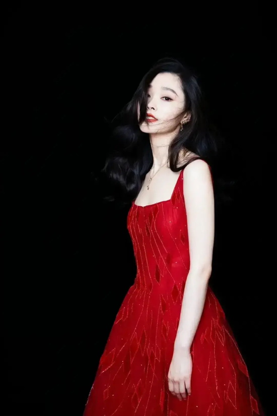 宋轶：露背吊带长裙性感高清写真