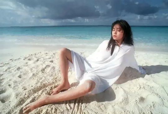 港风美人青山知可子ins图集（90年代日本纯欲天花板）