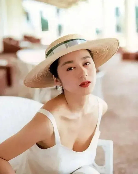 港风美人青山知可子ins图集（90年代日本纯欲天花板）