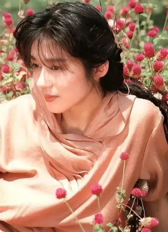 港风美人青山知可子ins图集（90年代日本纯欲天花板）