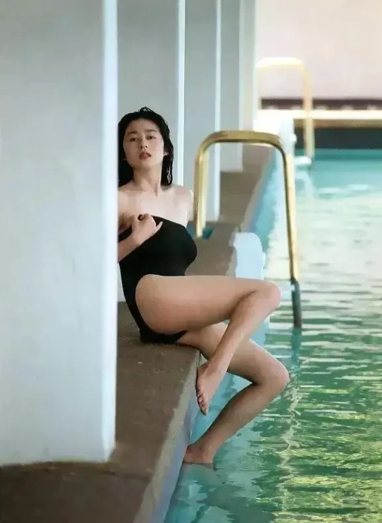 港风美人青山知可子ins图集（90年代日本纯欲天花板）