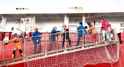 ​“雪龙”号驶离外港，将开展大洋考察作业